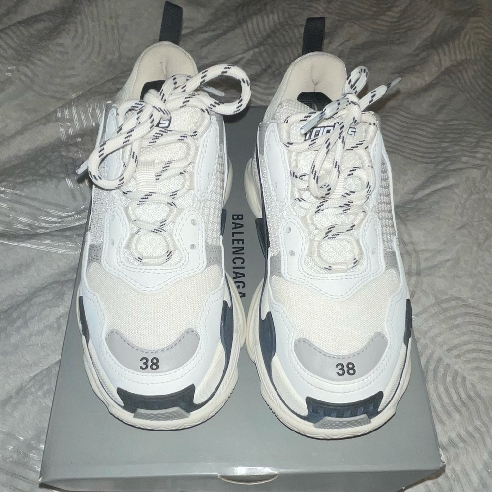 🚫SOLD VIA P P 🚫 BALENCIAGA TRIPLE S SNEAKERS🔥 - Picture 3 of 6